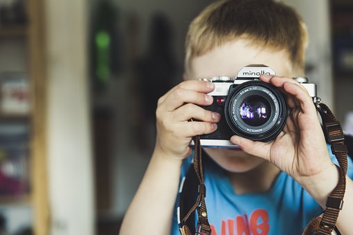 子供とカメラの画像