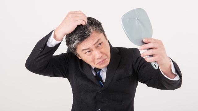 【薄毛で悩む男性へ】通販で人気の育毛剤で髪と頭皮を徹底ケア！